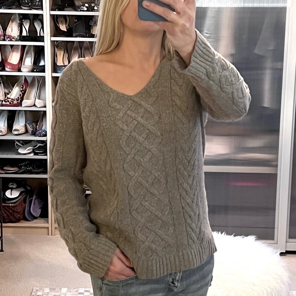 One of a kind Vintage 1990’s Gap wool blend V Neck cable sweater size L - Picture 5 of 10